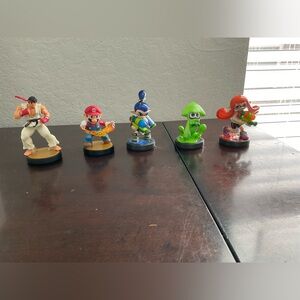 Amiibo,barely used. Slight markings on the squid’s and oranges inkling.